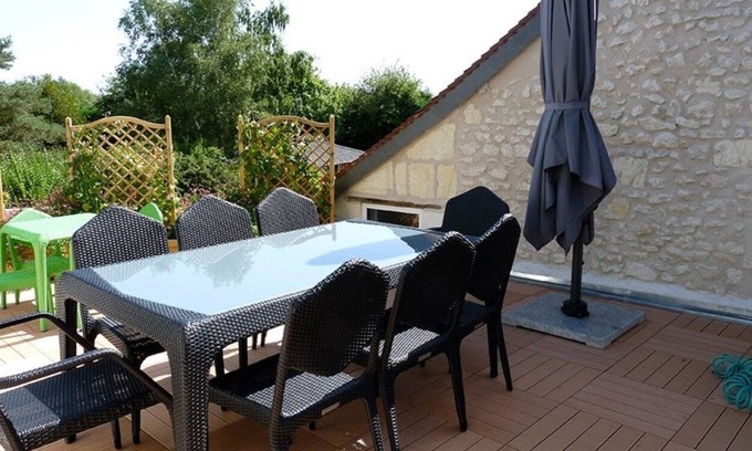 Saint-Georges-sur-Cher Apartment | Gîte * L'Aérostier 5 p, bright and comfortable