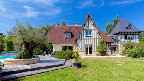Periers-en-Auge House | GÎTE LA TOURELLE AVEC PISCINE chauffée - 5 mn de la mer et Cabourg