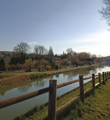 Fleurey-sur-Ouche House | Gîte Le 16, Sous Les Trémières