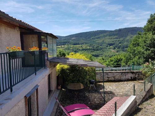 Laprugne House | Gîte Le Tilleul : Calme et Nature avec Poêle à Bois - FR-1-489-470