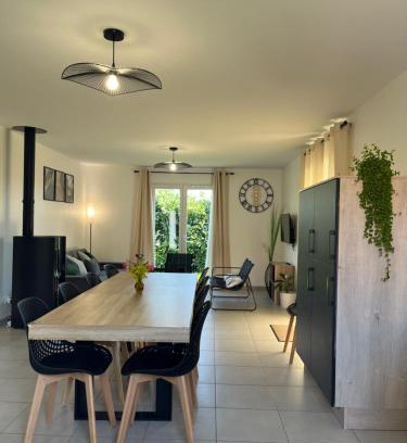 Vendeuvre-du-Poitou House | Gîte neuf, à 12mn du Futuroscope, à la campagne -Le Trèfle