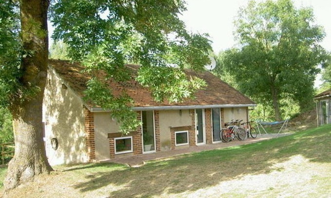 Chatel-de-Neuvre House | Gîte rénové avec terrasse et jardin, animaux acceptés - FR-1-489-22