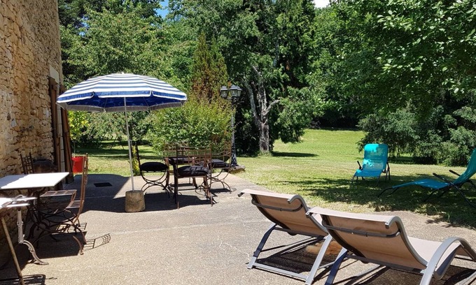 Saint-Vincent-le-Paluel House | Gîte Verger -Domaine Cambourté 3* -stone house 5km from Sarlat - swimming pool -wifi