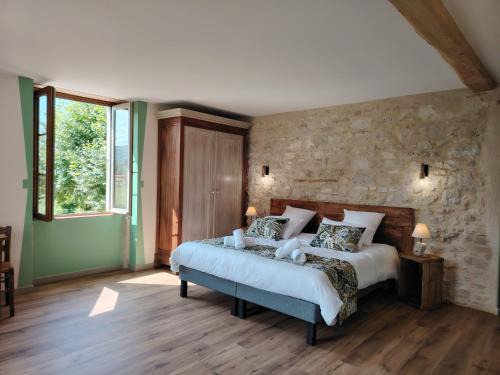 Lhuis Bed & Breakfast | Gîtes et Chambre d'Hôtes Le Vieux Chêne