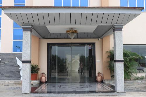 Bharatpur Bed & Breakfast | Galaxy Garden Resort