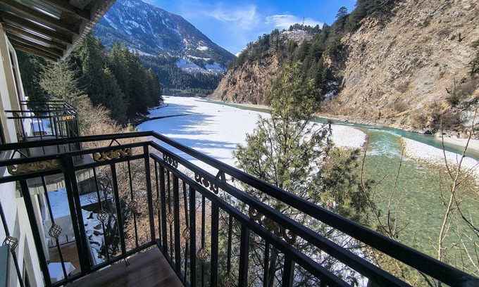 Bhatwari Hotel | Ganga River View