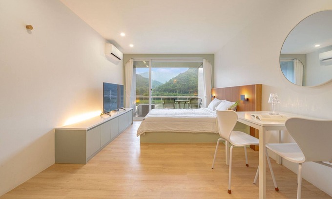 Oeseo House | Gapyeong Rowa River View Pension
