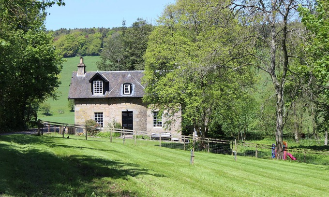 Cupar Cottage | GARDEN COTTAGE, near St Andrews. Glorious country location.