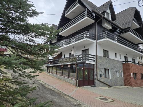 Sinaia Apartment | Garsonieră La Mănăstire