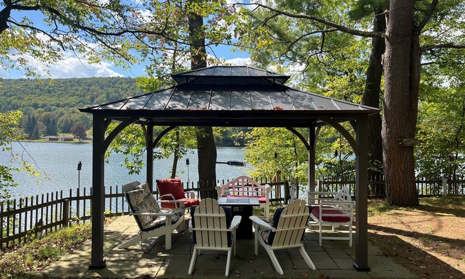 Maryland Apartment | Garth Newell Waterfront - Kayaks, canoes, water trampoline, fire pit, swimming