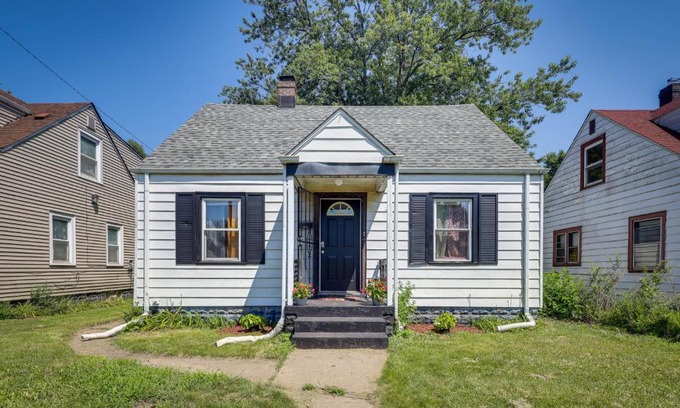 Gary House | Gary Vacation Rental about 5 Mi to Lake Michigan!