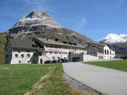 Pontresina Hotel | Gasthaus & Hotel Berninahaus