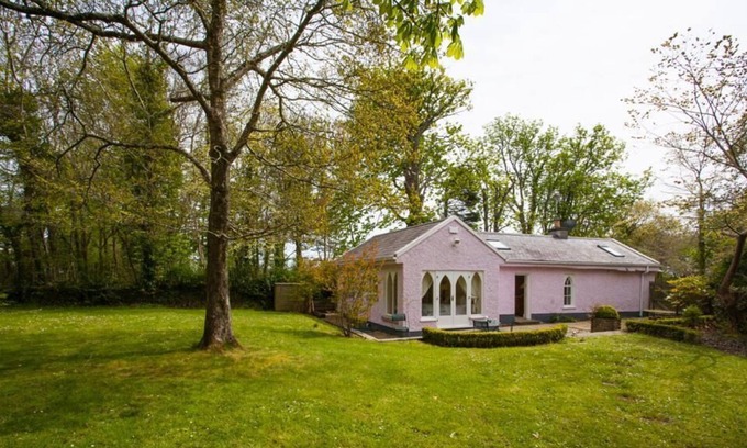 Cahore Cabin | Gate lodge pink quaint lodge