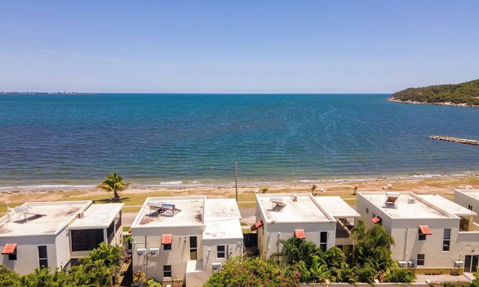 Portmore House | Gated Beachfront House - 10 Minutes from Kingston
