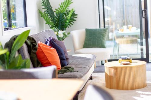 Riccarton Apartment | Gateway to Hagley park - 2 bed w/carpark