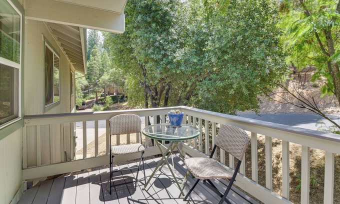 Groveland Cottage | Gateway to Yosemite: Group-friendly Groveland Home