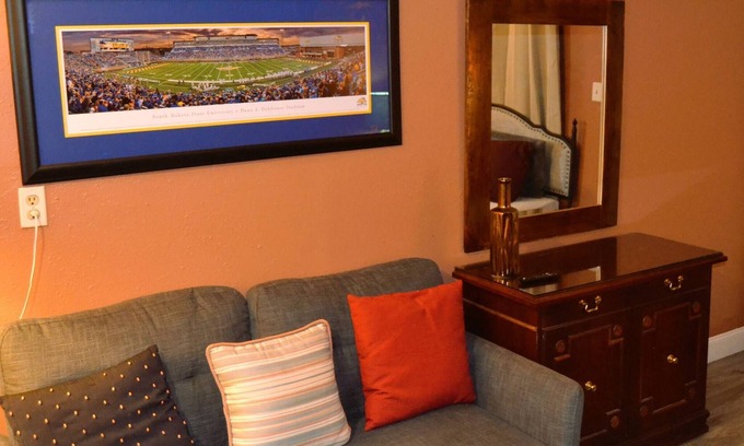 Grand Forks Apartment | Gather Here 9BR, 5BA Group