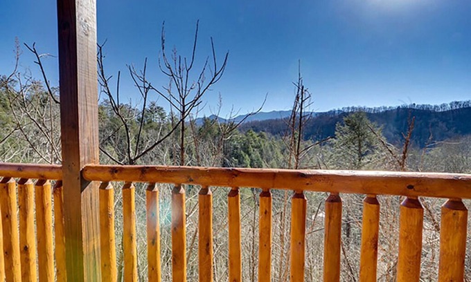 Gatlinburg Cabin | Gatlinburg - A View For Two - 2 Bedrooms - Sleeps 6