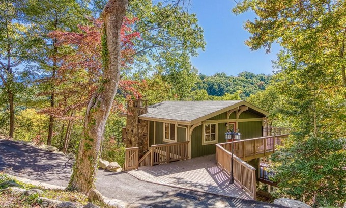 Chalet Village House | Gatlinburg Views A Unique Cabin Mountain Views Expansive Decks Adjacent To Gatlinburg & Ski Lodge cabin