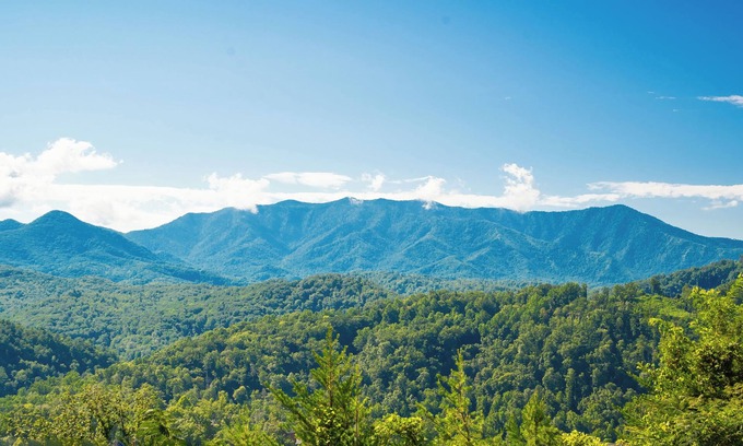 Gatlinburg Cabin | GatViewsLodge: VIEWS, Theater, Game Room, Hot Tub, Wifi, Resort Pool & Fitness