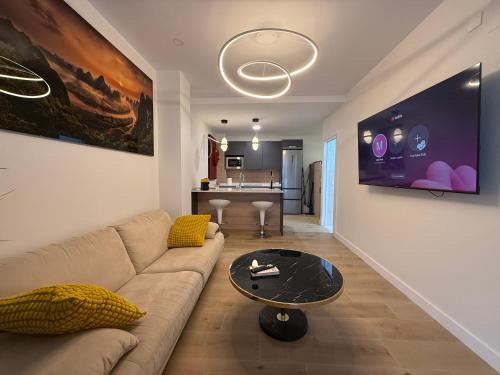 Moratalaz Apartment | GAVIA- Suite LUXURY - Go easy Down town