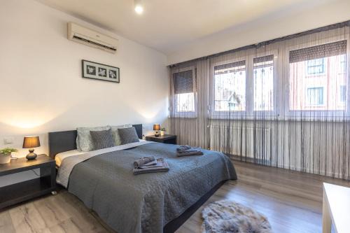 Erzsebetvaros Apartment | Gems of Budapest - Onyx Suite