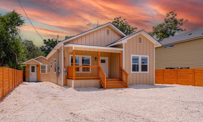 Nevada Street House | Generous 4BR 3BA Charmer Near Glorius Downtown