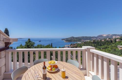 Zavrelje Apartment | Generous Seaview Apartment For 6 FraNiTo #1