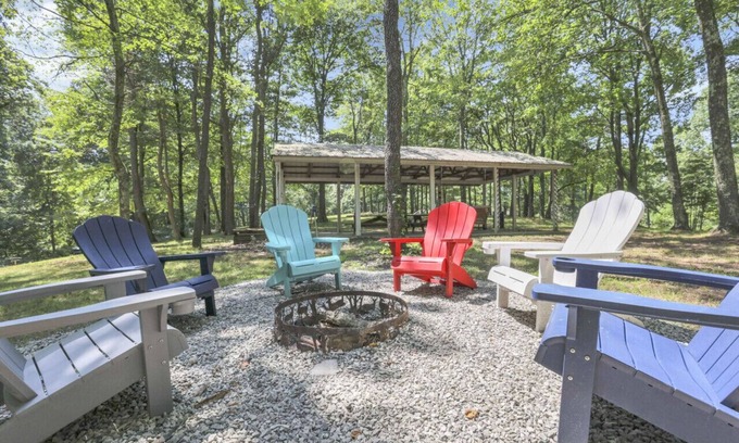 Lancaster Cabin | Gentle Breeze: The Maple: Romantic Secluded Getaway