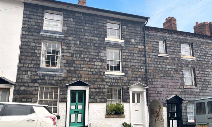 Newtown House | Georgian House to let in Newtown, Powys. Mid Wales.nAccommodation for 4 persons.