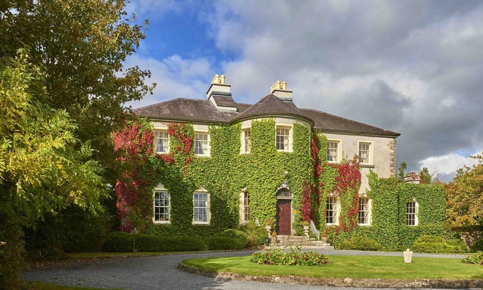 Headford House | Georgian Stately Home on Private Lake, idyllic setting, close to Galway City