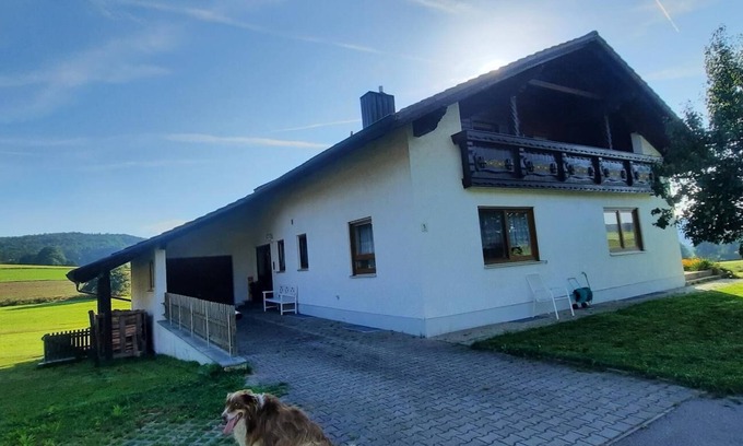 Zandt Apartment | Geräumige FeWo (115 m2) mit Balkon und Garten - perfekt für Ihren Familienurlaub!