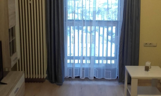 Bad Koenigshofen I. Grabfeld Apartment | Geräumiges 2-Raum-Appartement (40qm) mit Balkonzugang und kostenfreiem WLAN