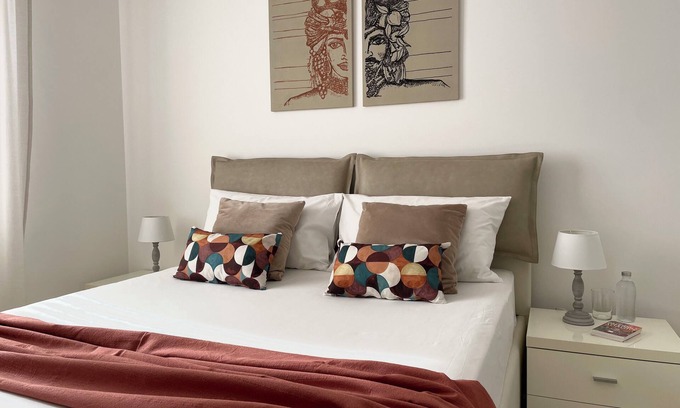 Borgo Vecchio Apartment | Germana's apt filled with her art and local vibes - 70m²