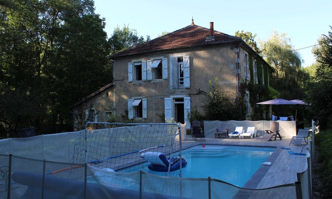 Lussan House | Gers, large house with private pool, park, near village, ideal for family