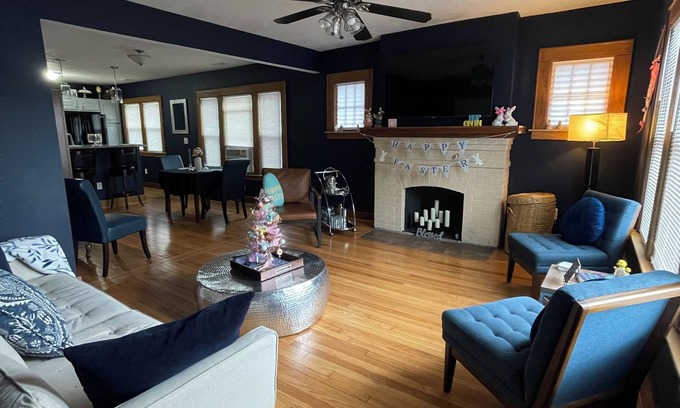 Syracuse House | Get KOZY in KENWOODn2 miles to thruway,I-81,SU,ndowntown,Destiny,Dome,Airport