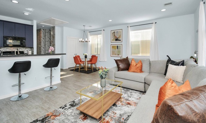 Greater East End House | Getaway on the Bayou | East Downtown Townhome