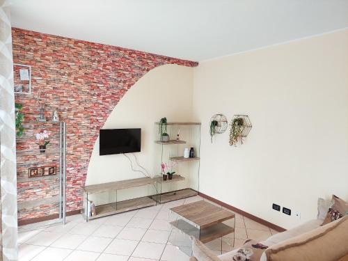 Somma Lombardo House | giardino privato - comodo per Malpensa e Milano - con parcheggio