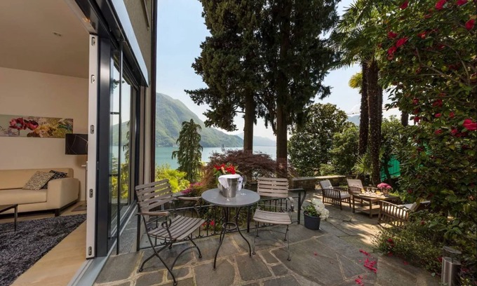 Castagnola Apartment | Giardino Violetta - great view, private palm garden