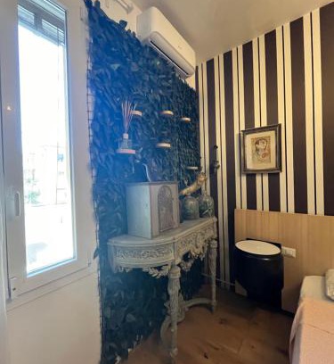 Borgo Panigale Apartment | Giraffe art Ducati BLQ apartment