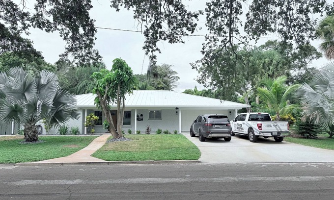 Vero Beach House | Gisella‘s Beach House IInFive minute drive to the beach