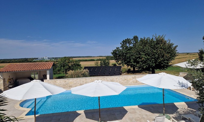 Saint-Pierre-d'Amilly House | Gite 3: Hollyhocks for 2 people in an area of 6 gîtes