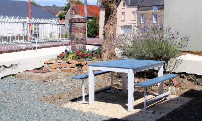 Muneville-le-Bingard House | Gîte 6 persons between Mont st Michel and landing beaches with WIFI