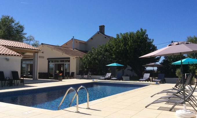Saint-Pompain House | Gite Beauvais, beautifully renovated house, heated pool, Vendee/Deux Sevres area
