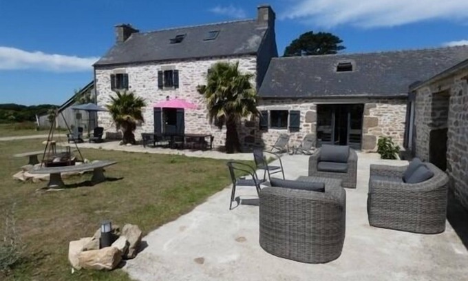 Breles Villa | Gite d'exception: Gite with heated pool 12/14 people