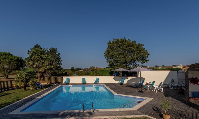 Saint-Simon-de-Pellouaille Cottage | Gite de Charme, en Campagne, Dans une Ancienne Ferme Charentaise