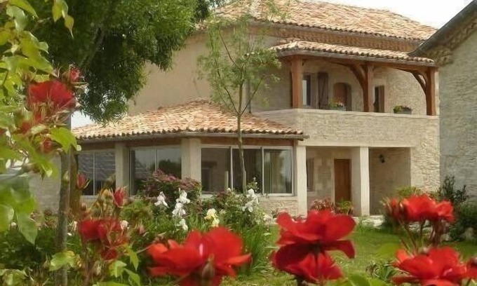 Septfonds Cottage | Gite/house completely renovated with pool, sleeps 12 persons.