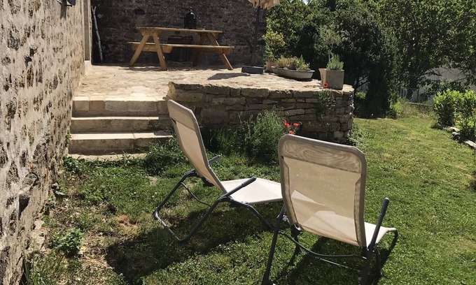 Montigny-sur-Armancon House | Gîte in the heart of nature next to a lake. Pets welcome!