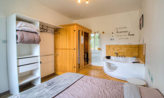 Mallievre House | Gite L'Alizé 2/4 persons 6kms from the puy du fou park