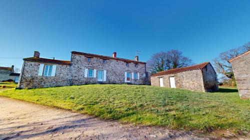 Saint-Julien-des-Landes House | Gite La Dodiniere